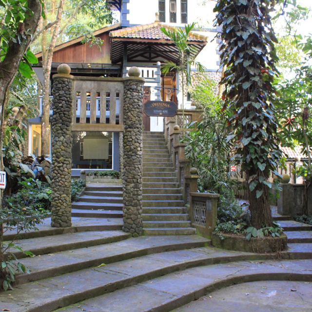 ullen sentalu2